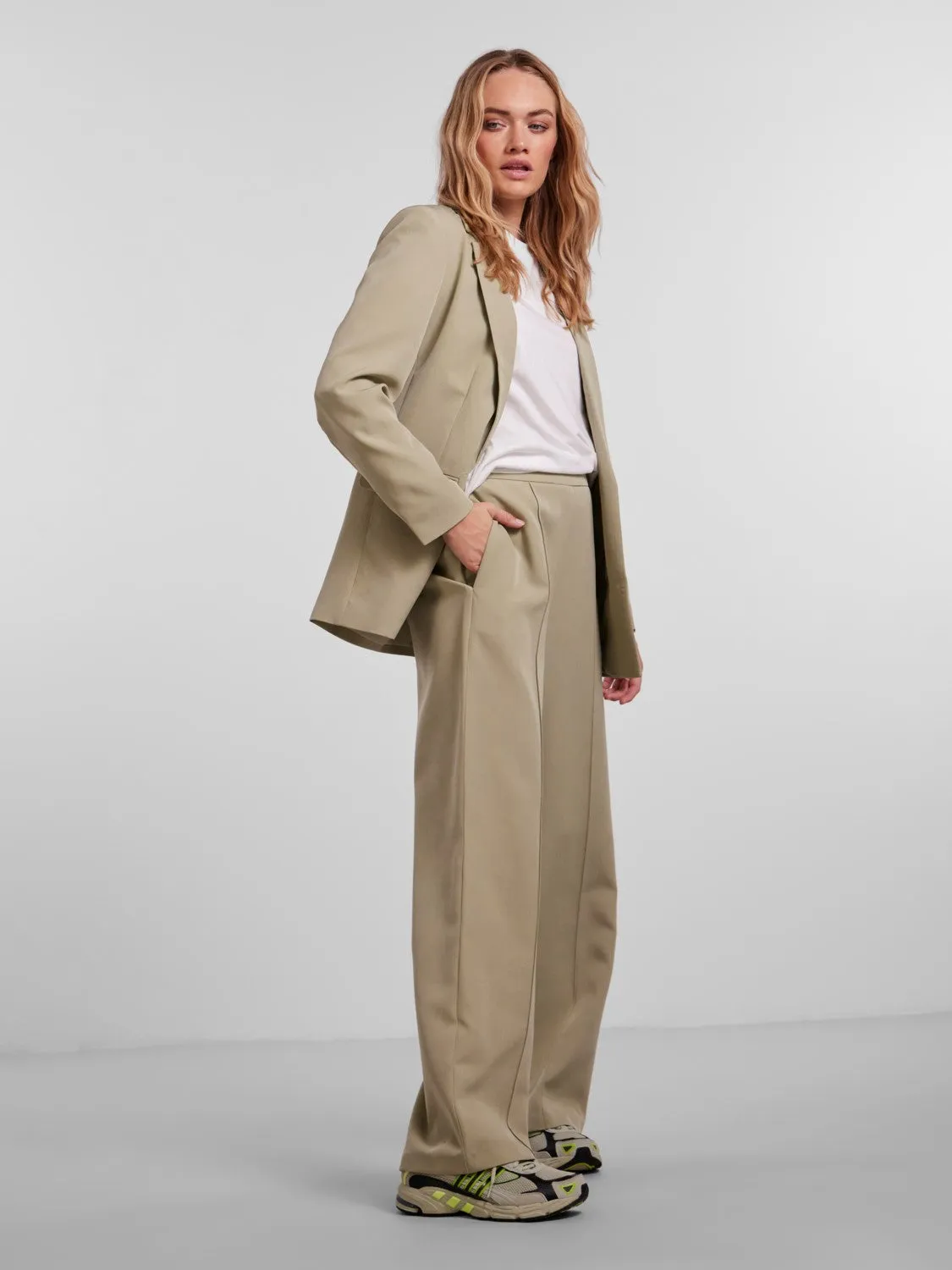 Amelia Oversized Blazer (Tea)