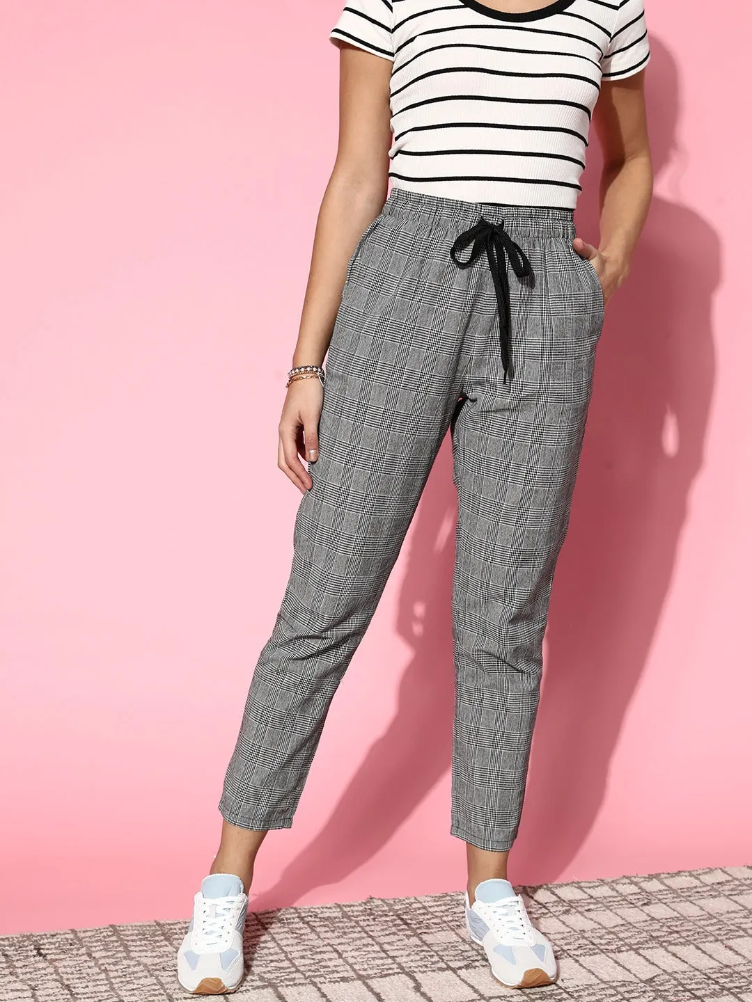 Berrylush Women Grey Checked Pattern Drawstring High-Rise Waist Pleated Regular Joggers