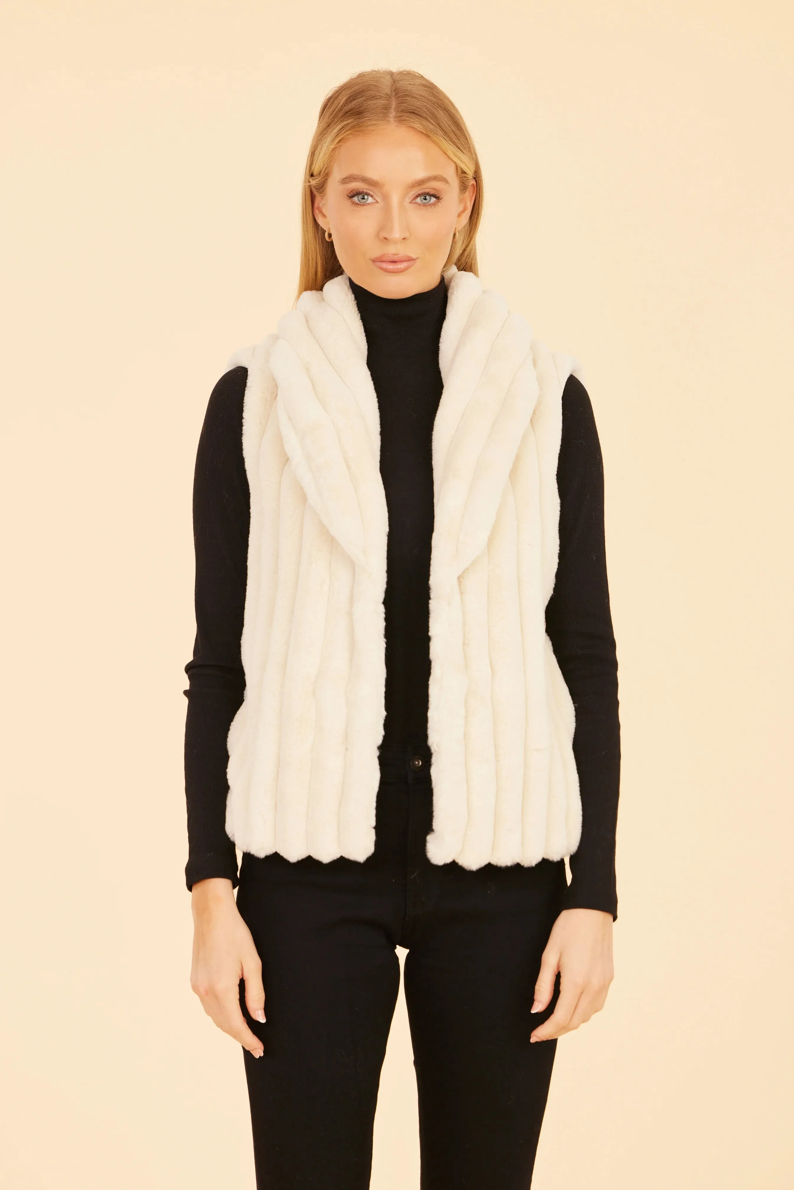 Faux Fur Grooved Vest - Creme