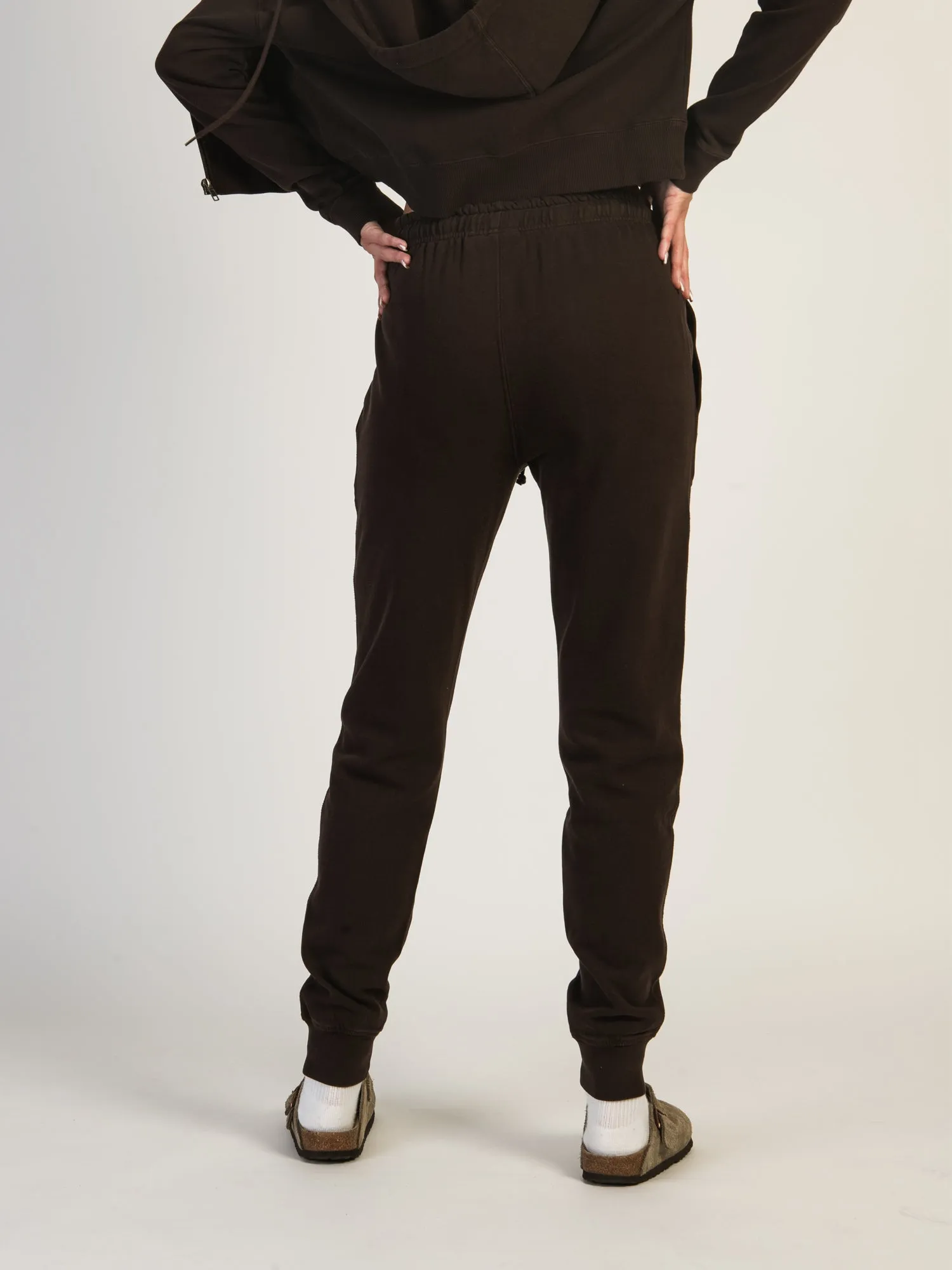 HARLOW HIGH RISE FLEECE JOGGER - CHOCOLATE