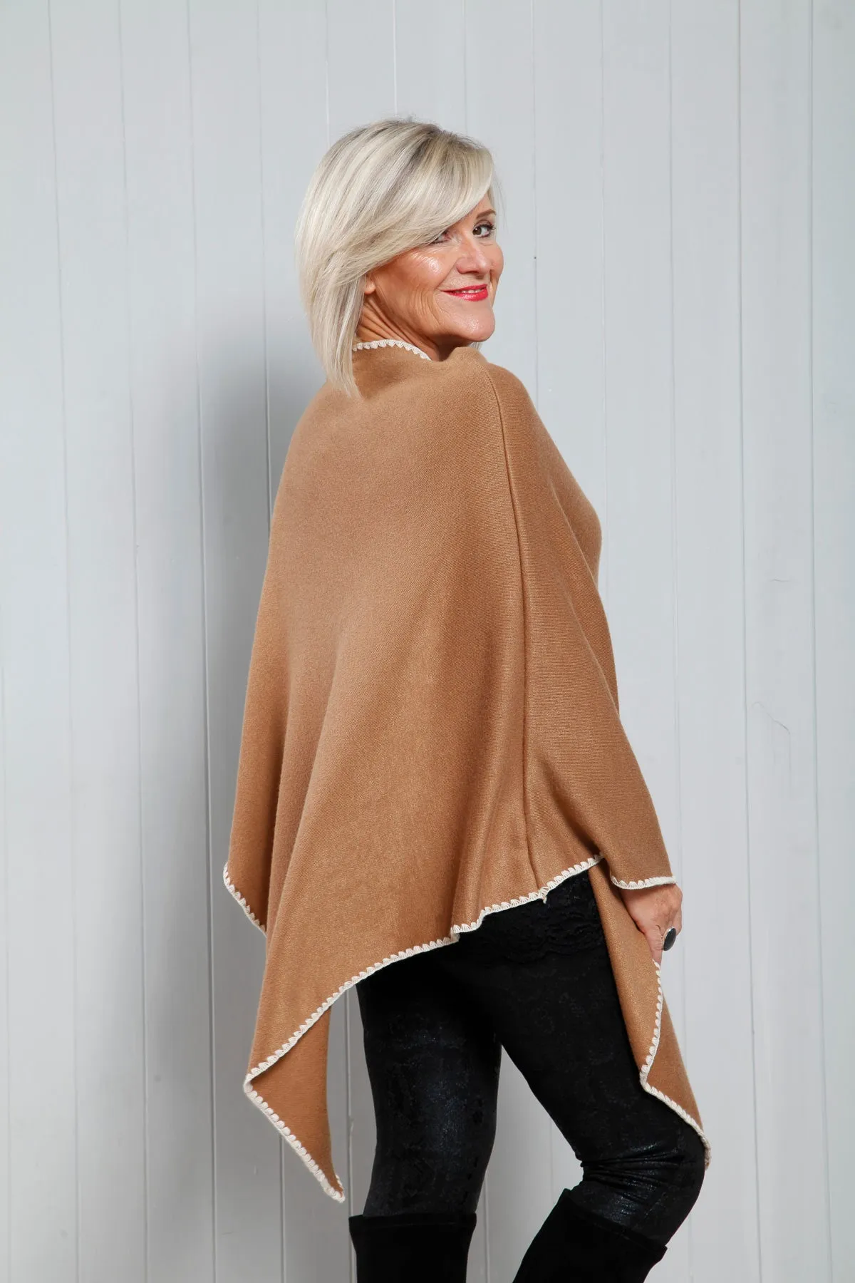 Kacey knit poncho Camel