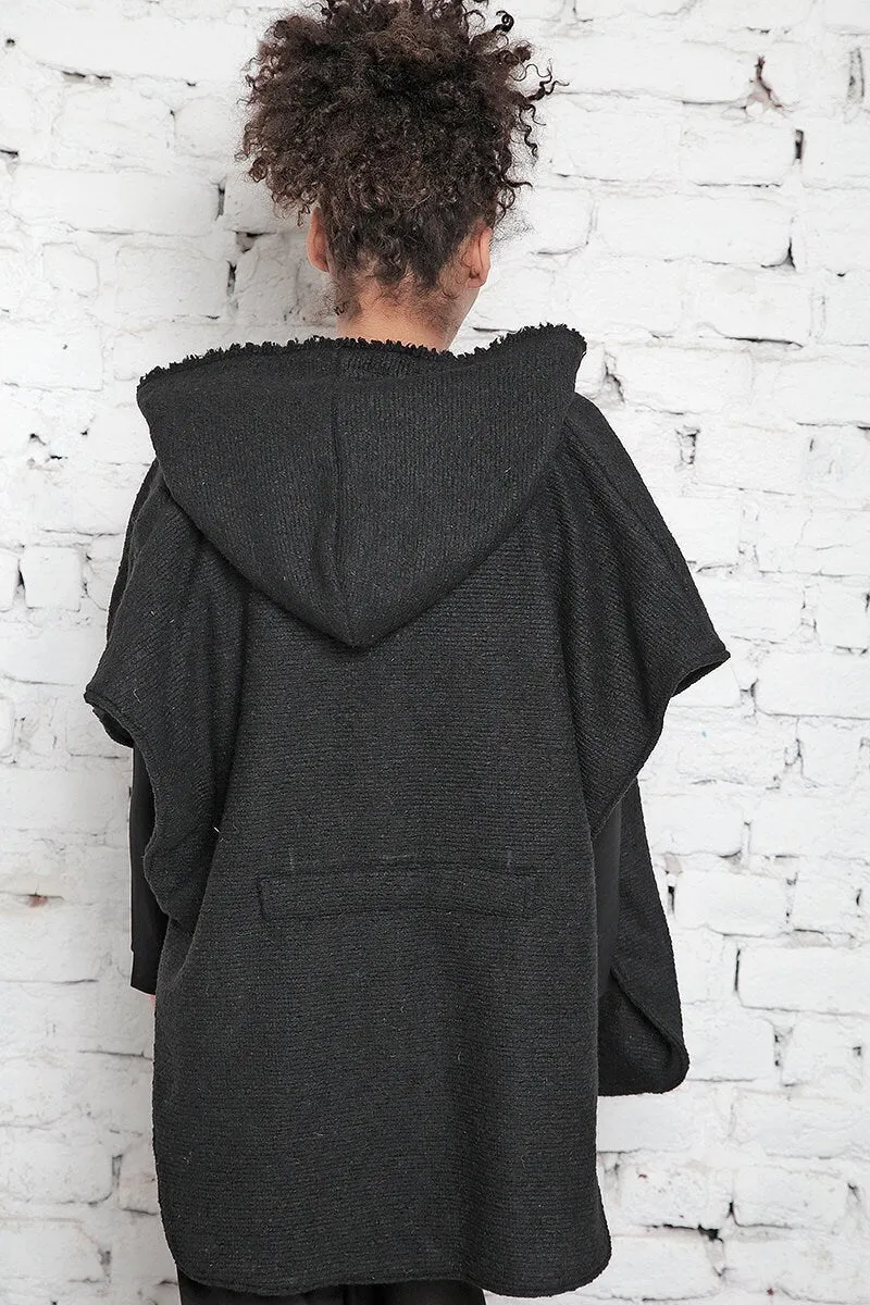 Oversized knitted poncho - BIYA