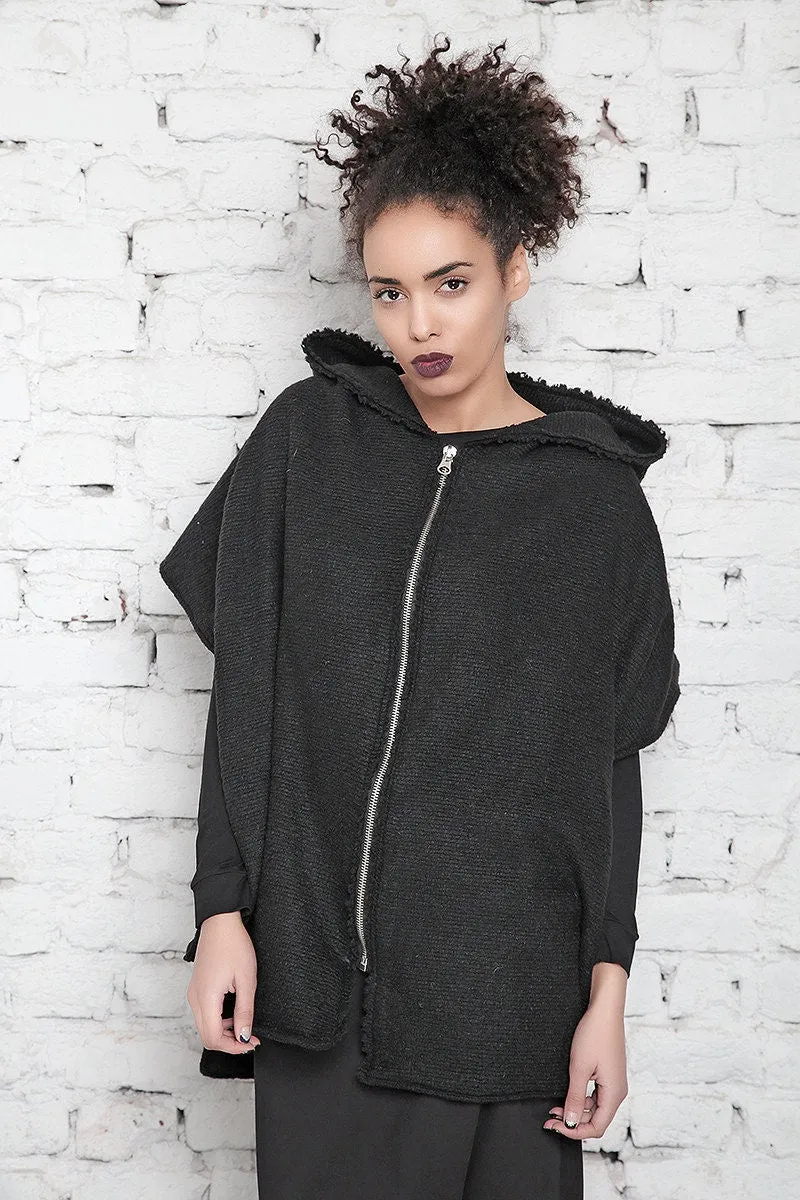 Oversized knitted poncho - BIYA