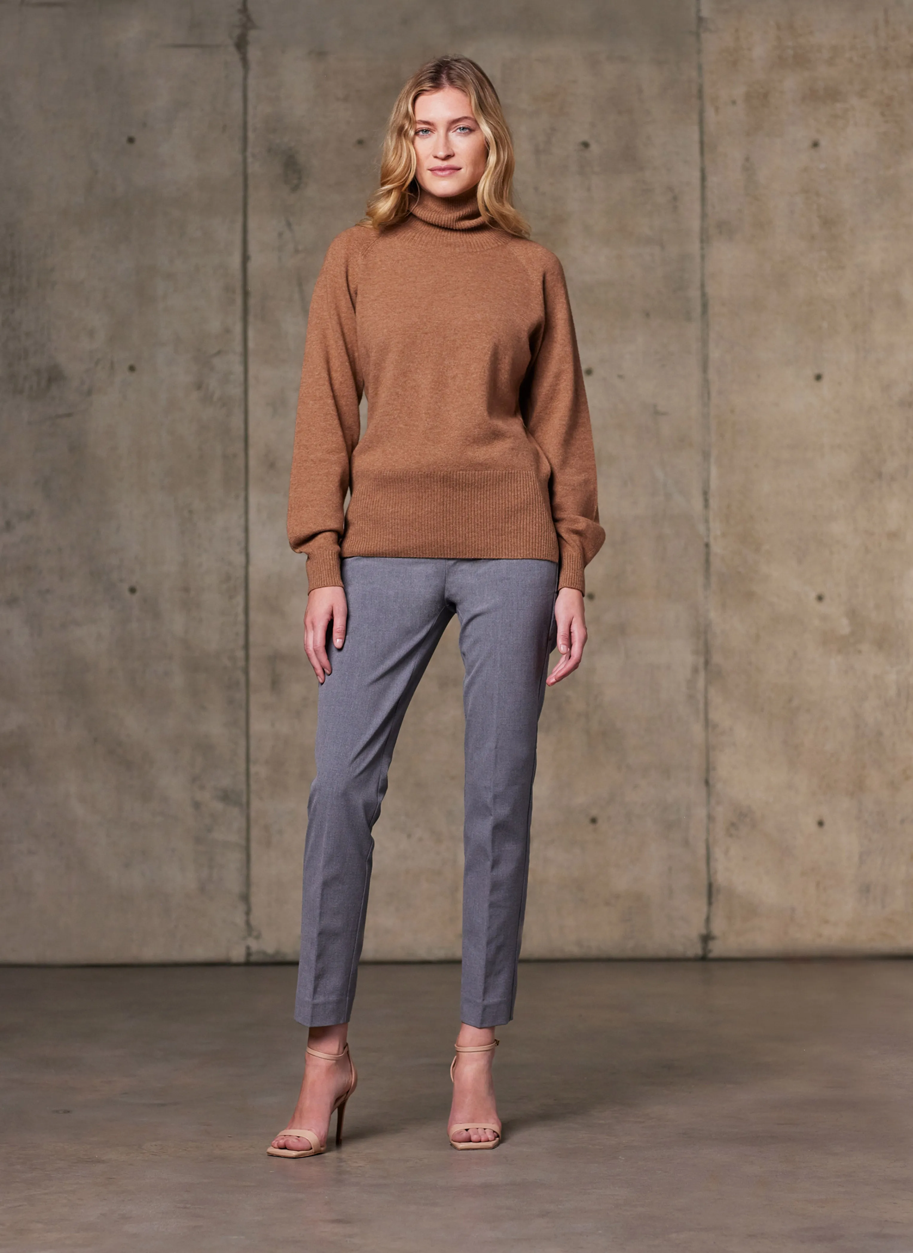 Women's Cinzia Turtle Neck Cashmere Sweater in Camel